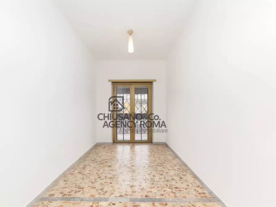 Immagine 8 di Appartamento in vendita  in Via Veio 40 a Roma