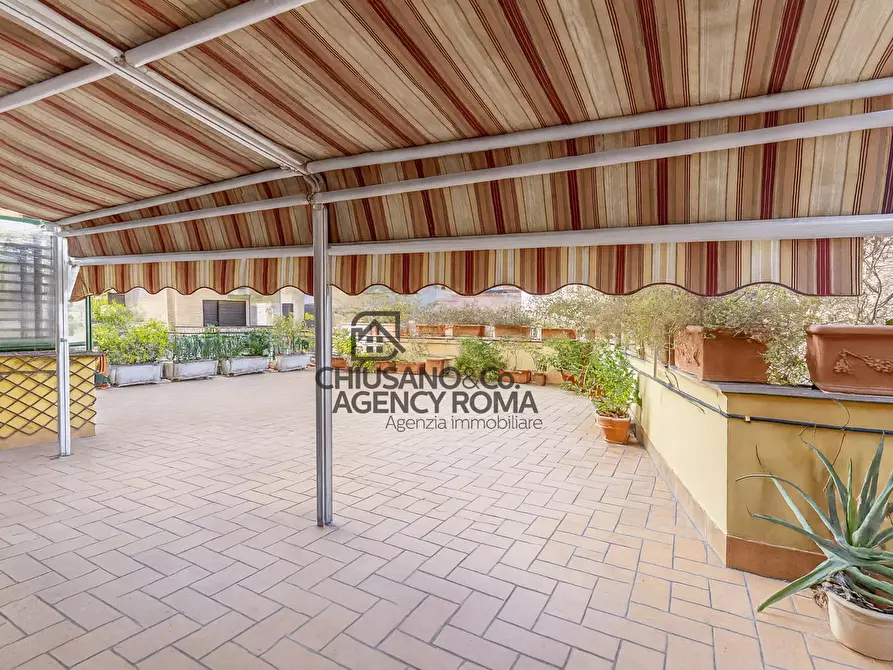 Immagine 16 di Appartamento in vendita  in Via Veio 40 a Roma