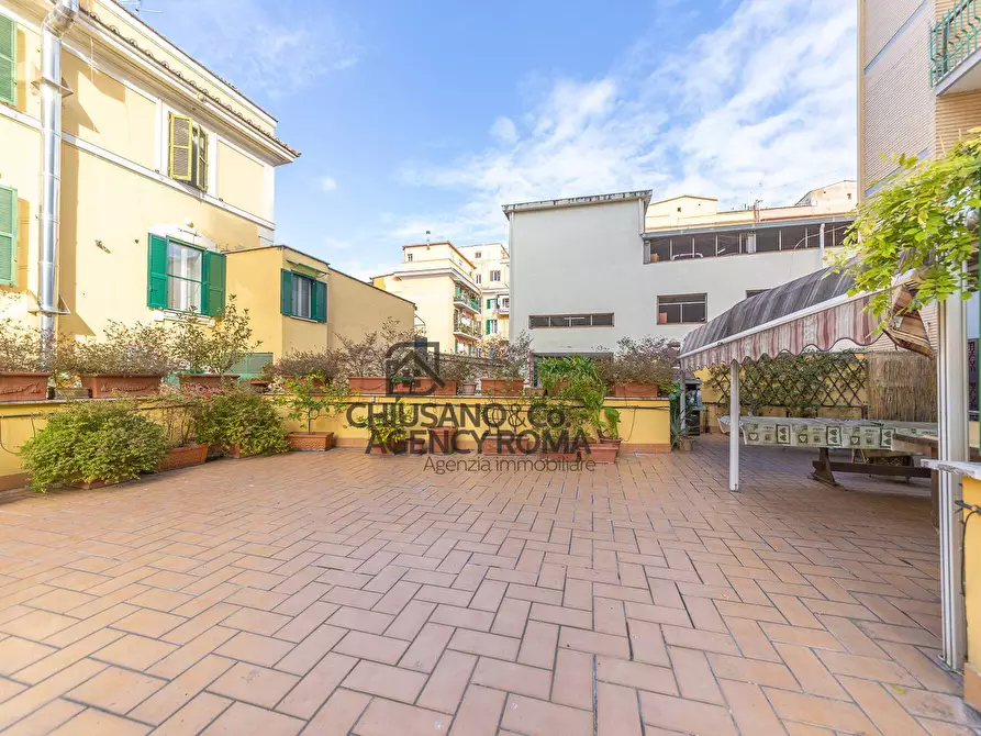 Immagine 19 di Appartamento in vendita  in Via Veio 40 a Roma