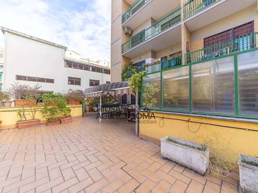 Immagine 21 di Appartamento in vendita  in Via Veio 40 a Roma