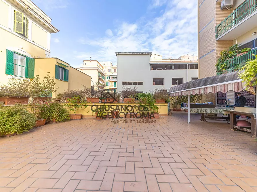 Immagine 18 di Appartamento in vendita  in Via Veio 40 a Roma