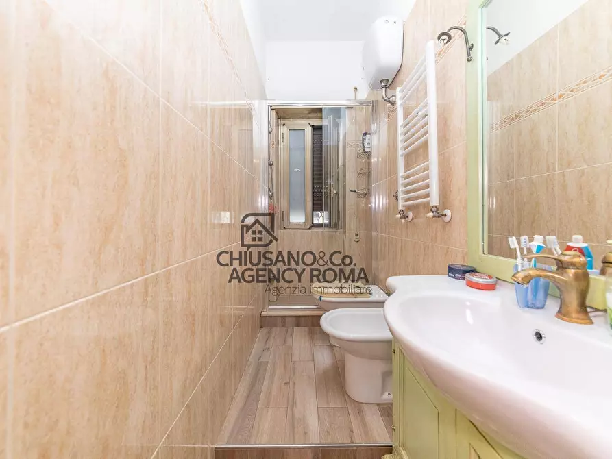 Immagine 11 di Appartamento in vendita  in Via Veio 40 a Roma