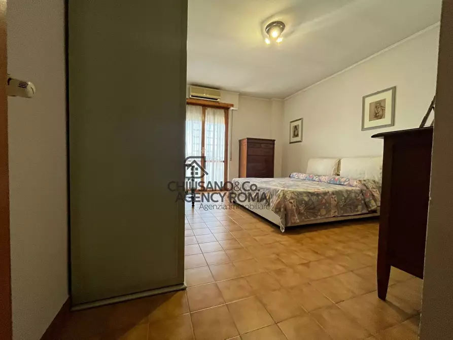 Immagine 14 di Appartamento in vendita  in Via Francesco Tovaglieri 392 a Roma