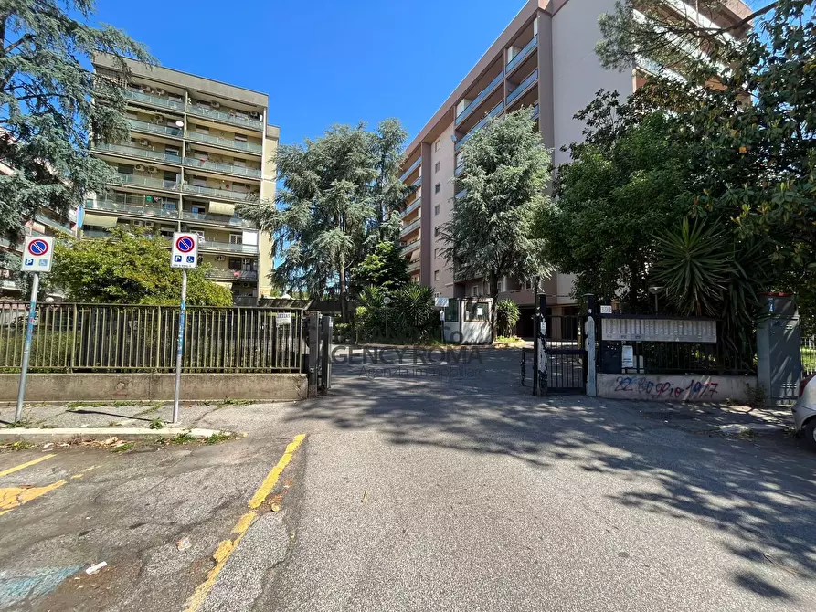 Immagine 27 di Appartamento in vendita  in Via Francesco Tovaglieri 392 a Roma