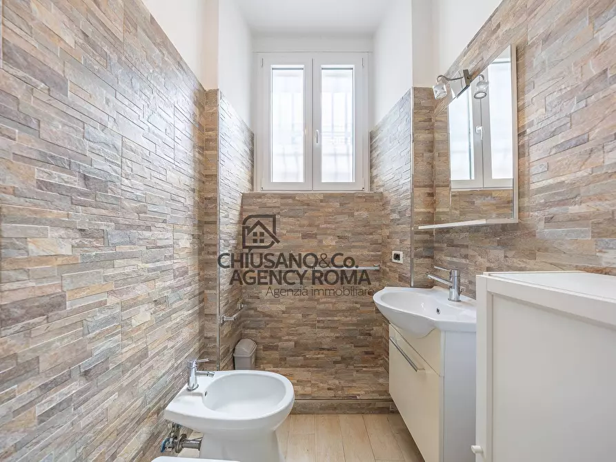 Immagine 35 di Appartamento in vendita  in Via Mirandola 30 a Roma