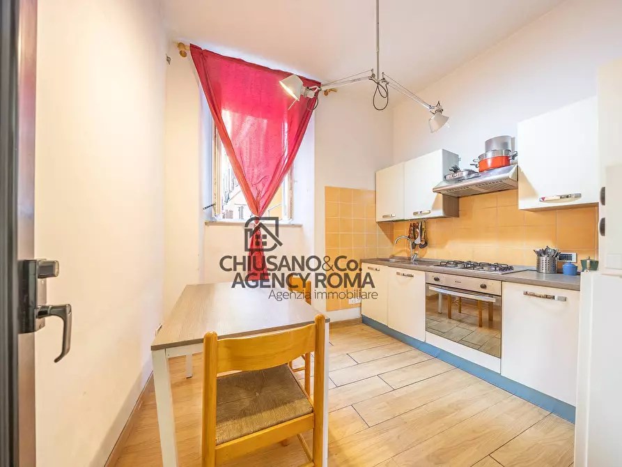 Immagine 11 di Appartamento in vendita  in Via Mirandola 30 a Roma