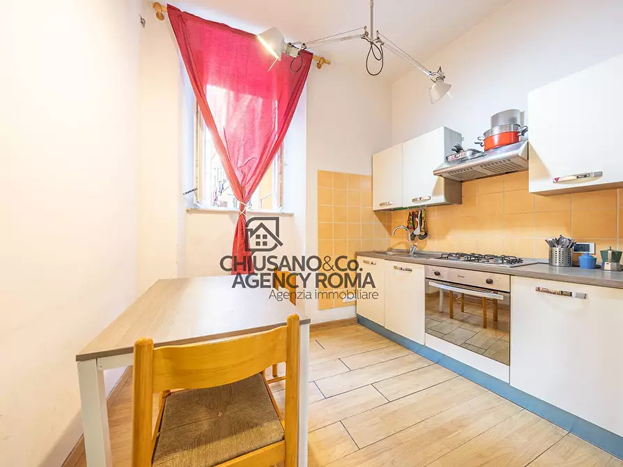 Immagine 13 di Appartamento in vendita  in Via Mirandola 30 a Roma