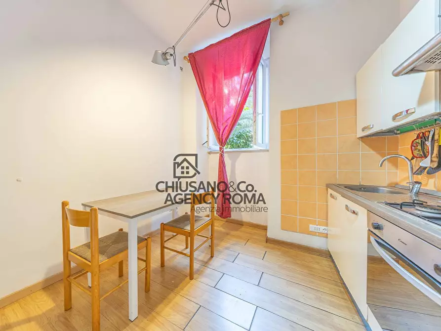 Immagine 12 di Appartamento in vendita  in Via Mirandola 30 a Roma