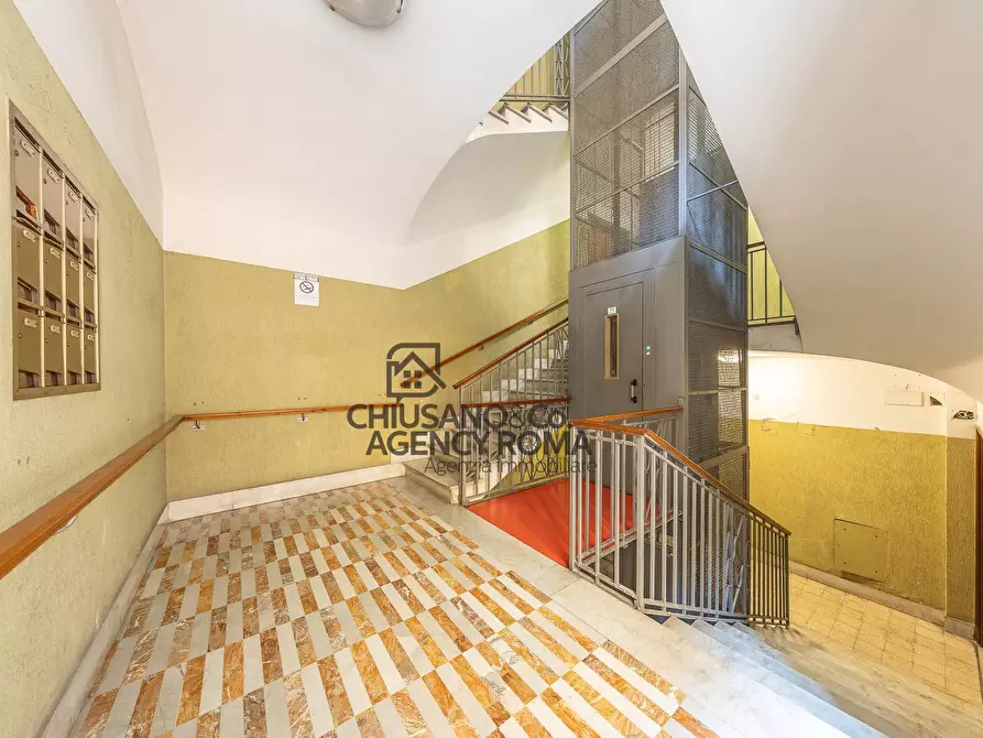 Immagine 39 di Appartamento in vendita  in Via Mirandola 30 a Roma