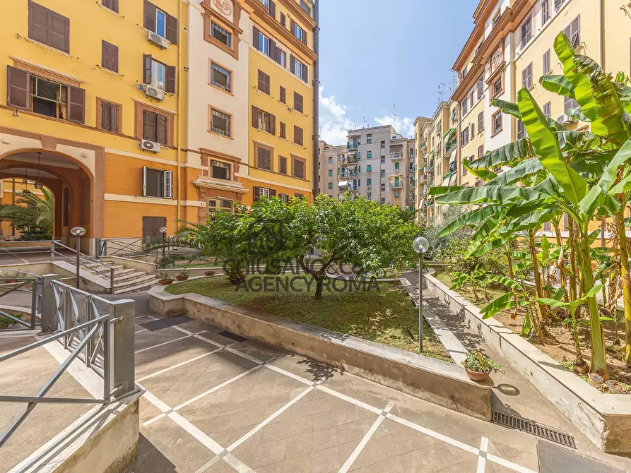 Immagine 42 di Appartamento in vendita  in Via Mirandola 30 a Roma