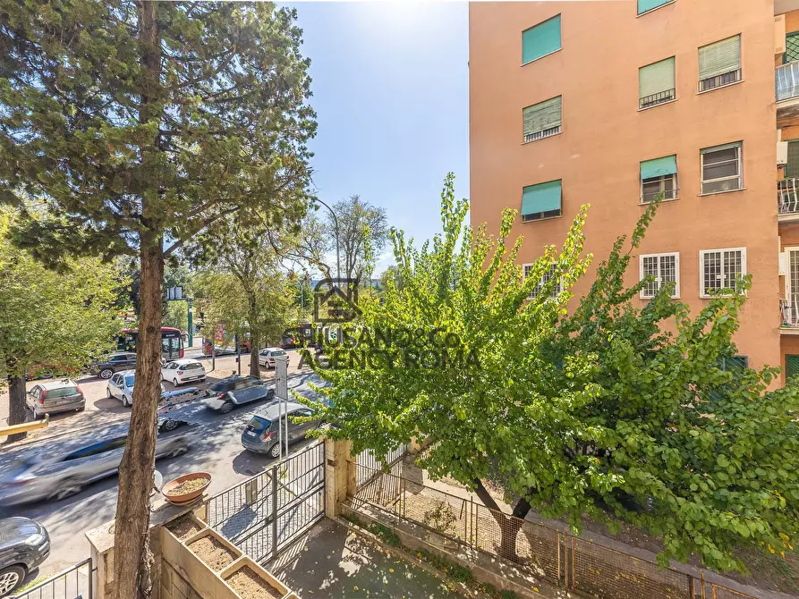 Immagine 40 di Appartamento in vendita  in Viale Palmiro Togliatti 75 a Roma