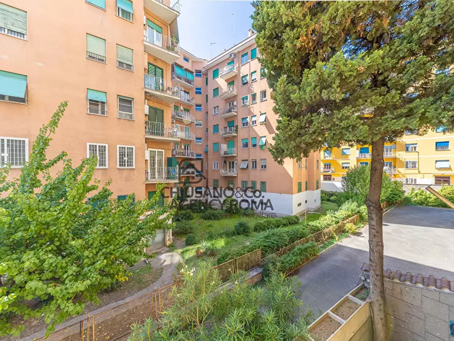 Immagine 39 di Appartamento in vendita  in Viale Palmiro Togliatti 75 a Roma