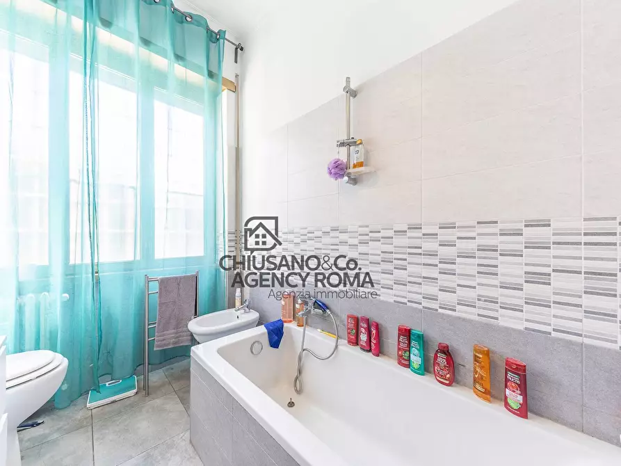 Immagine 18 di Appartamento in vendita  in Viale Palmiro Togliatti 75 a Roma