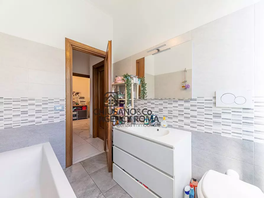 Immagine 21 di Appartamento in vendita  in Viale Palmiro Togliatti 75 a Roma