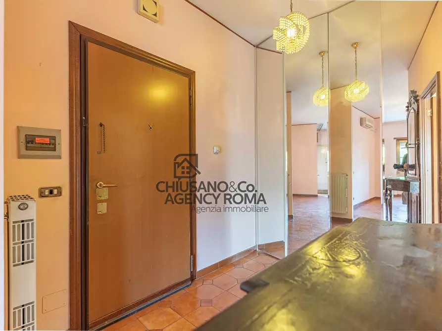Immagine 3 di Appartamento in vendita  in Via Montauro 4 a Roma