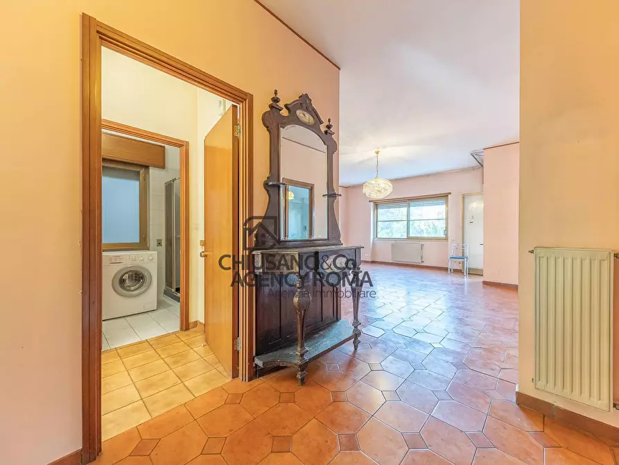 Immagine 4 di Appartamento in vendita  in Via Montauro 4 a Roma