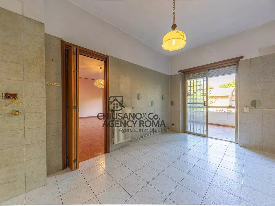 Immagine 8 di Appartamento in vendita  in Via Montauro 4 a Roma