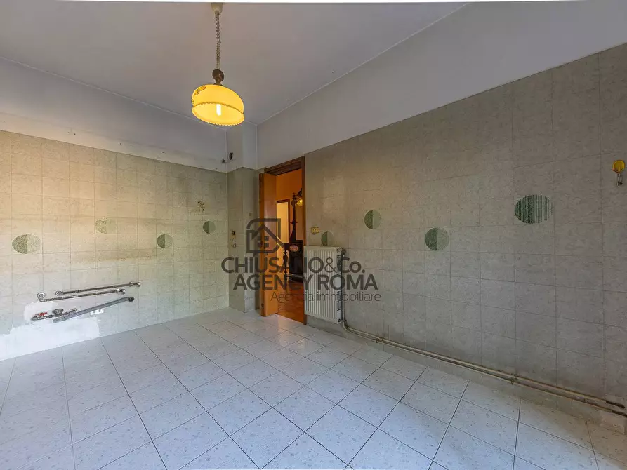 Immagine 10 di Appartamento in vendita  in Via Montauro 4 a Roma