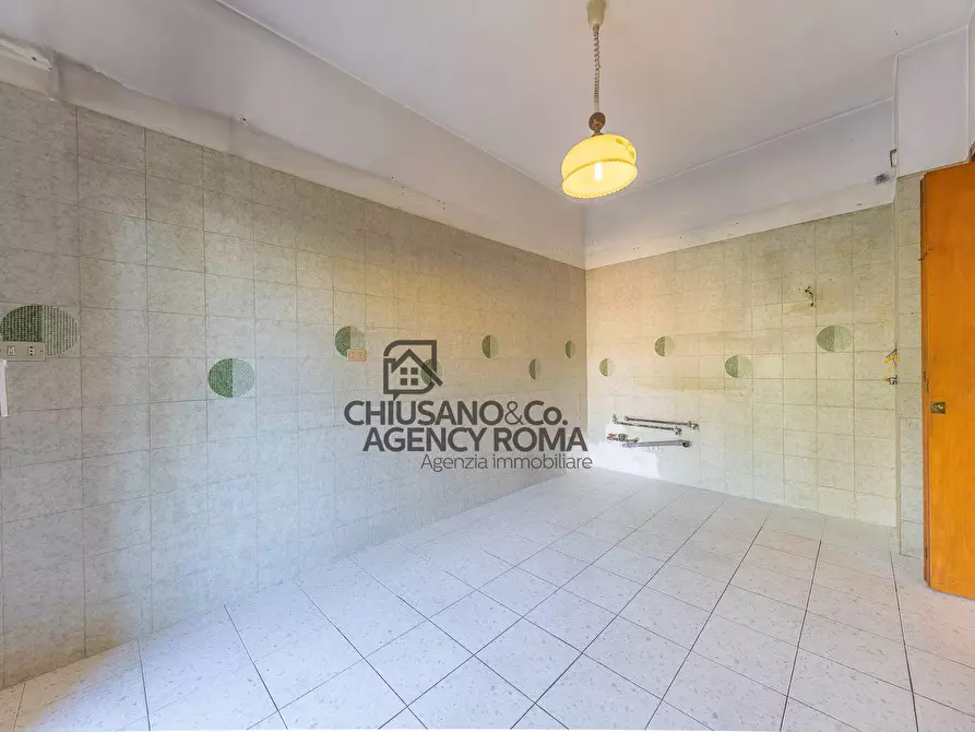 Immagine 11 di Appartamento in vendita  in Via Montauro 4 a Roma