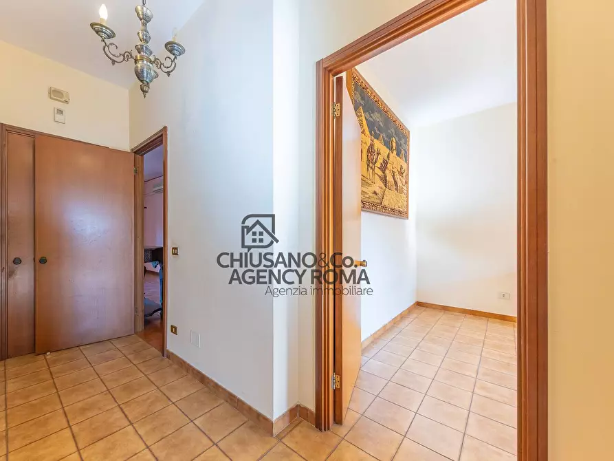 Immagine 13 di Appartamento in vendita  in Via Montauro 4 a Roma