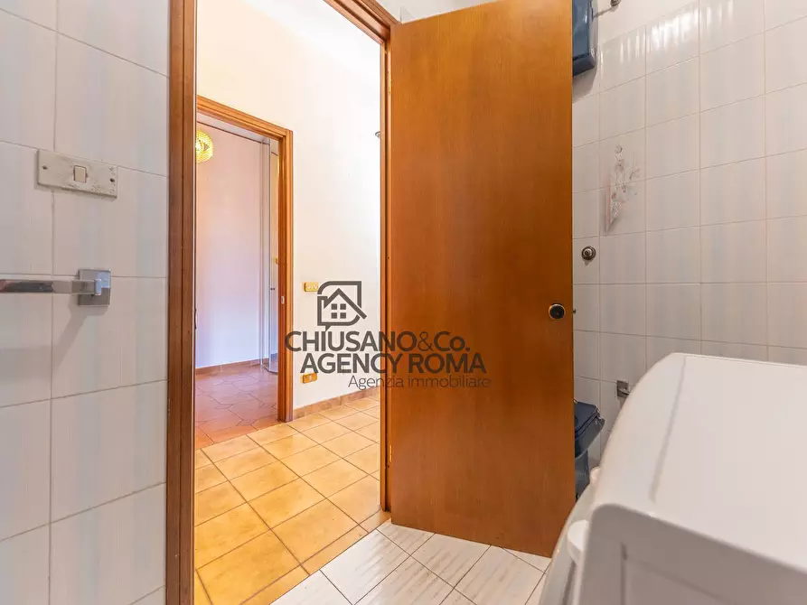 Immagine 34 di Appartamento in vendita  in Via Montauro 4 a Roma