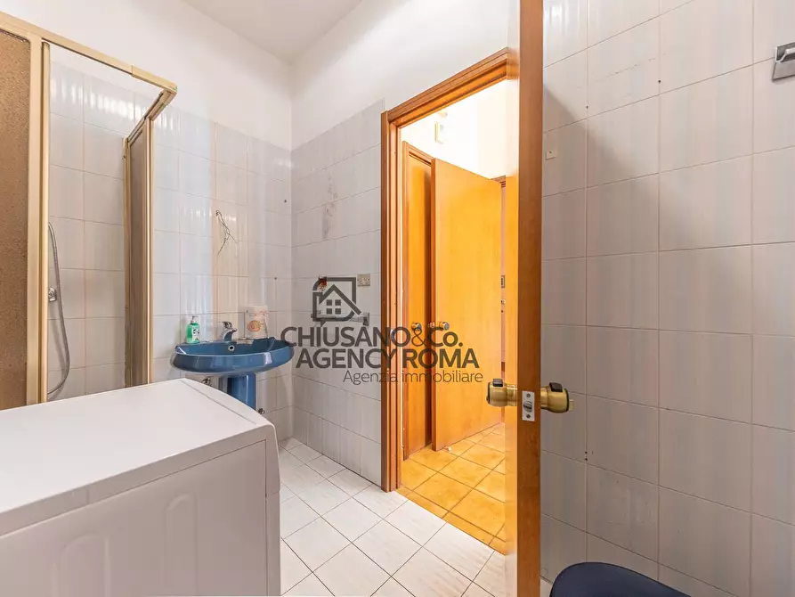 Immagine 35 di Appartamento in vendita  in Via Montauro 4 a Roma