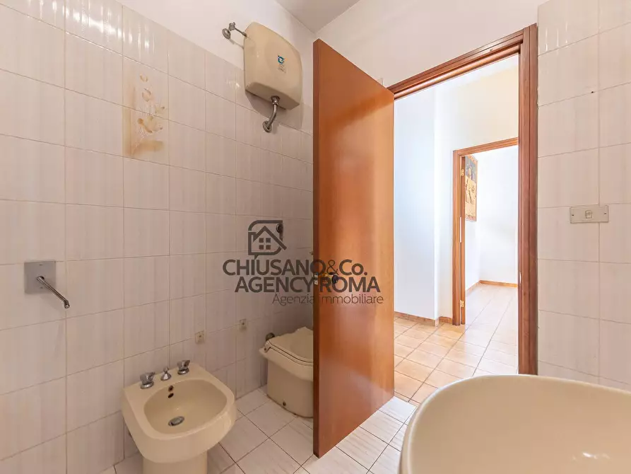 Immagine 26 di Appartamento in vendita  in Via Montauro 4 a Roma