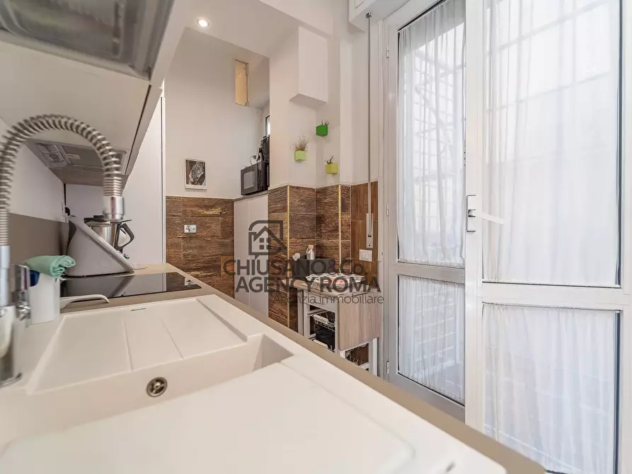 Immagine 12 di Appartamento in vendita  in Via Capo Peloro a Roma