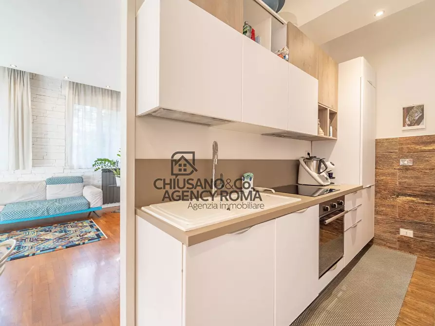 Immagine 9 di Appartamento in vendita  in Via Capo Peloro a Roma