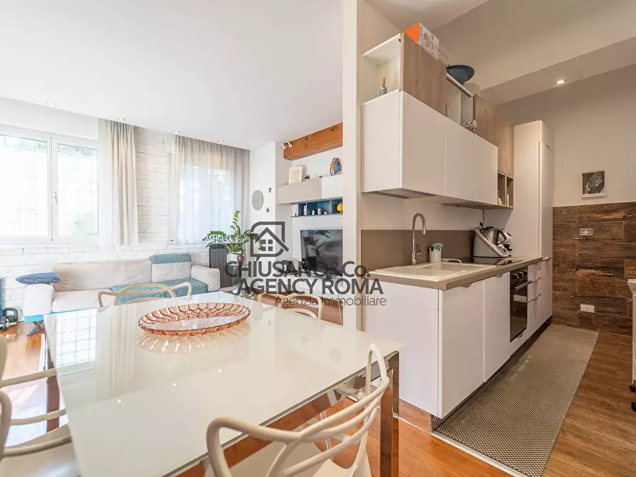 Immagine 8 di Appartamento in vendita  in Via Capo Peloro a Roma
