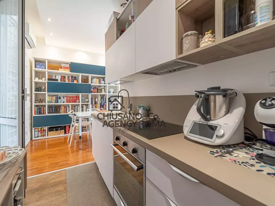 Immagine 11 di Appartamento in vendita  in Via Capo Peloro a Roma