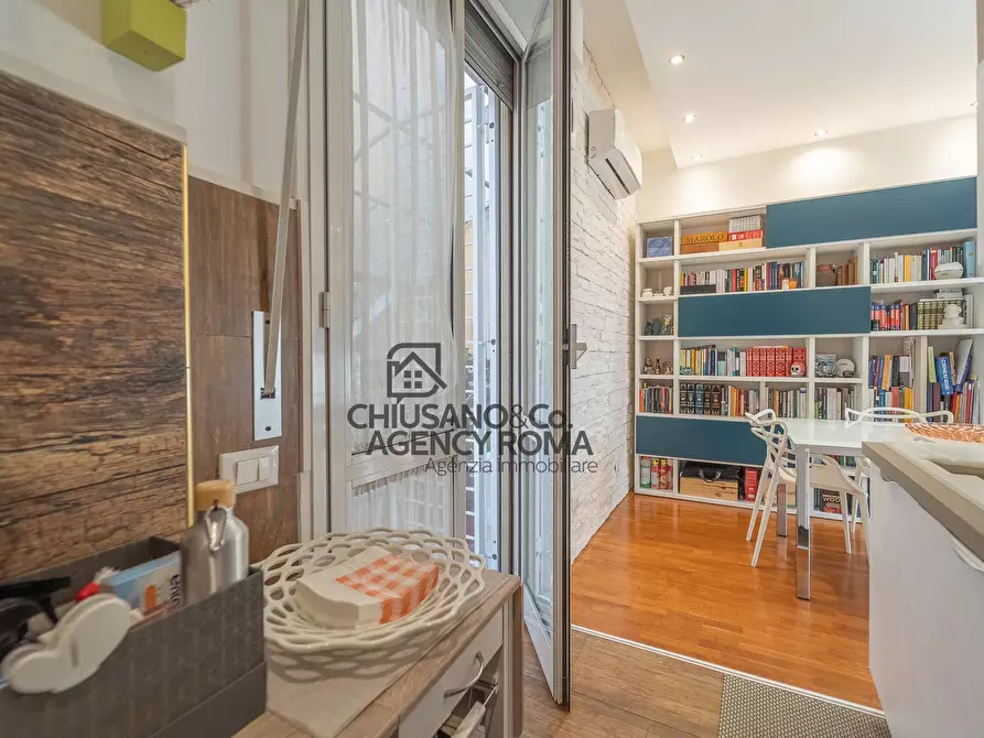 Immagine 10 di Appartamento in vendita  in Via Capo Peloro a Roma