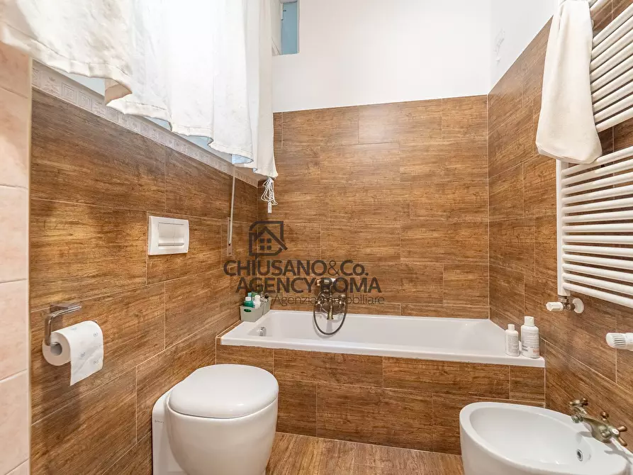 Immagine 21 di Appartamento in vendita  in Via Capo Peloro a Roma