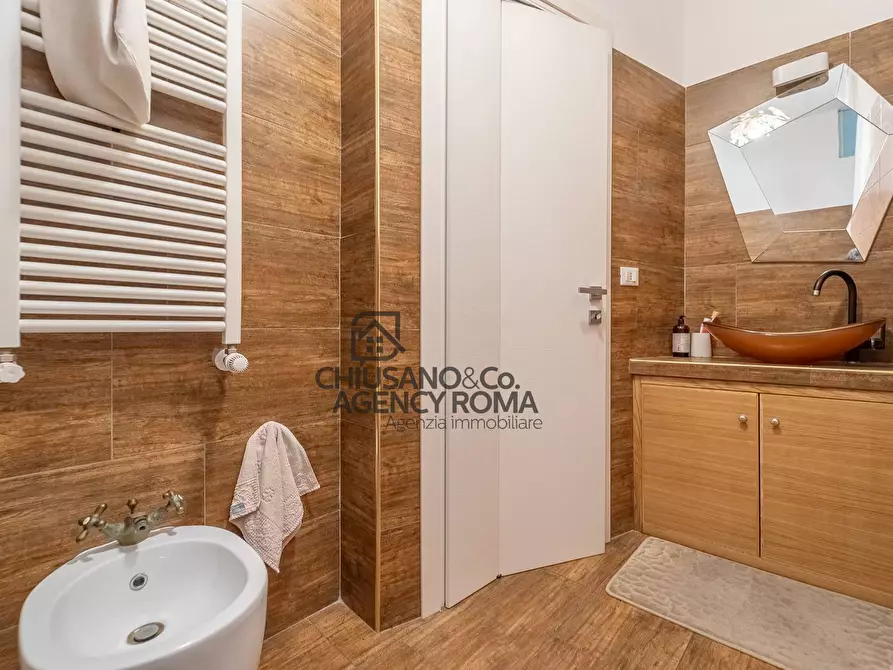 Immagine 23 di Appartamento in vendita  in Via Capo Peloro a Roma