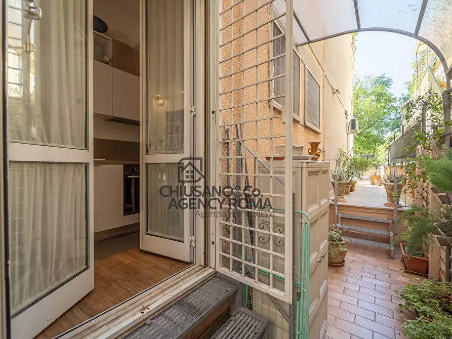Immagine 13 di Appartamento in vendita  in Via Capo Peloro a Roma