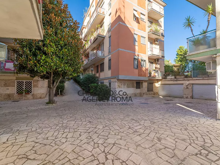 Immagine 42 di Appartamento in vendita  in Via Capo Peloro a Roma