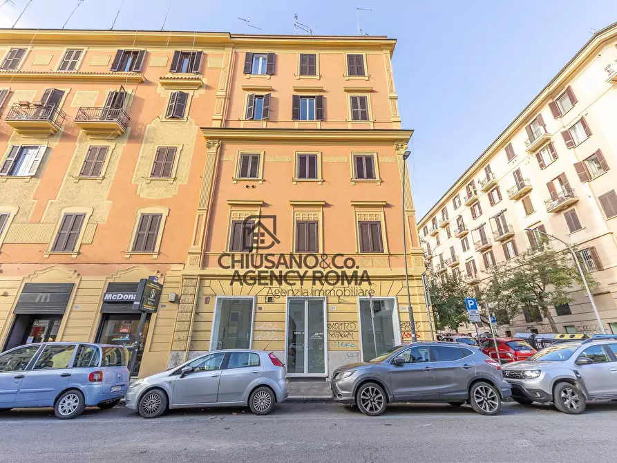 Immagine 1 di Locale commerciale in affitto  in Via Appia Nuova 108/110/112 a Roma