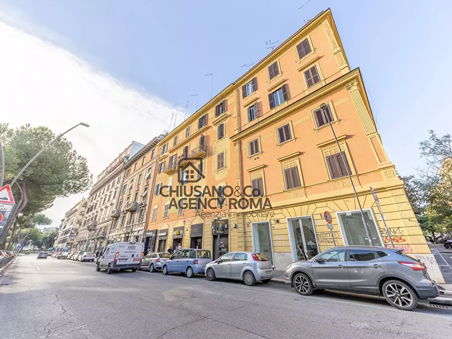 Immagine 33 di Locale commerciale in affitto  in Via Appia Nuova 108/110/112 a Roma