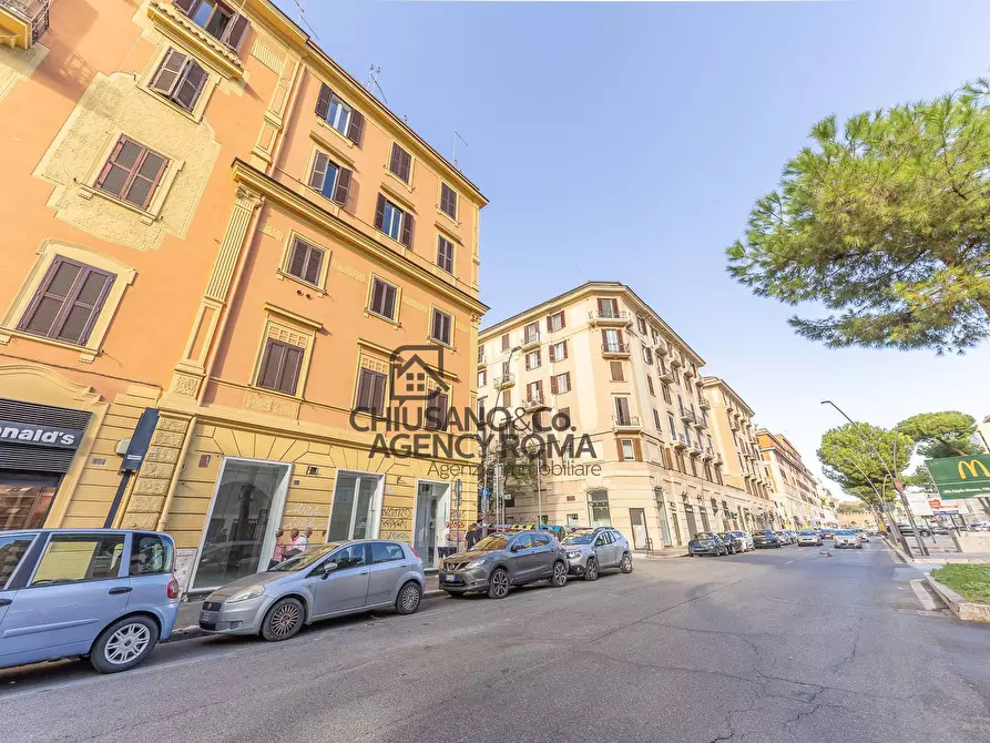 Immagine 29 di Locale commerciale in affitto  in Via Appia Nuova 108/110/112 a Roma