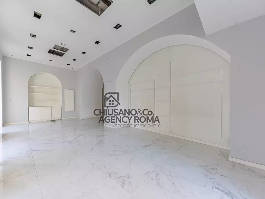 Immagine 4 di Locale commerciale in affitto  in Via Appia Nuova 108/110/112 a Roma