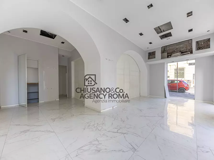 Immagine 5 di Locale commerciale in affitto  in Via Appia Nuova 108/110/112 a Roma