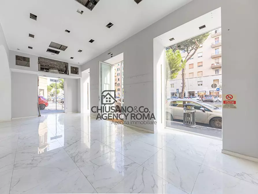 Immagine 6 di Locale commerciale in affitto  in Via Appia Nuova 108/110/112 a Roma