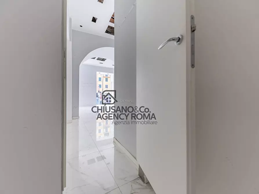 Immagine 14 di Locale commerciale in affitto  in Via Appia Nuova 108/110/112 a Roma