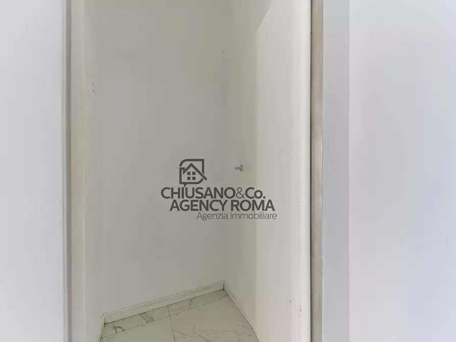 Immagine 15 di Locale commerciale in affitto  in Via Appia Nuova 108/110/112 a Roma