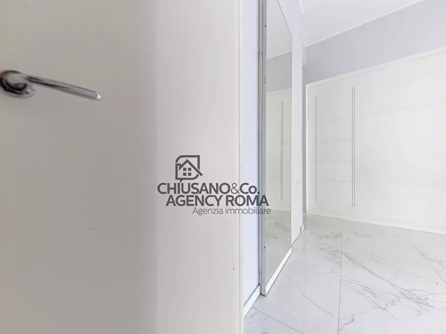 Immagine 16 di Locale commerciale in affitto  in Via Appia Nuova 108/110/112 a Roma