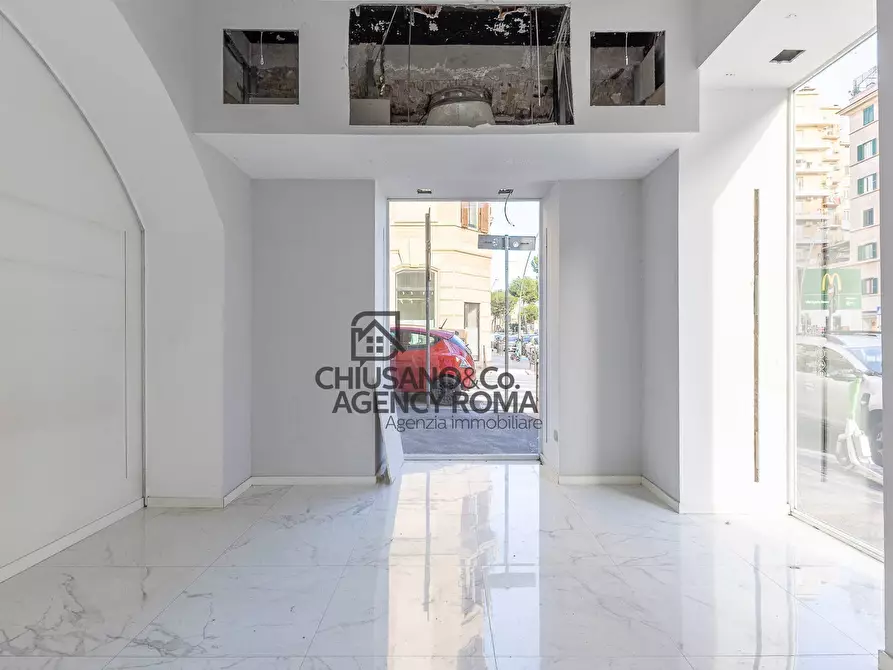 Immagine 20 di Locale commerciale in affitto  in Via Appia Nuova 108/110/112 a Roma