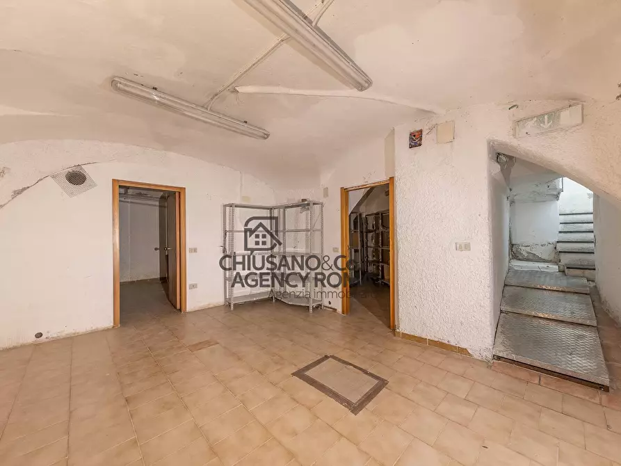 Immagine 21 di Locale commerciale in affitto  in Via Appia Nuova 108/110/112 a Roma