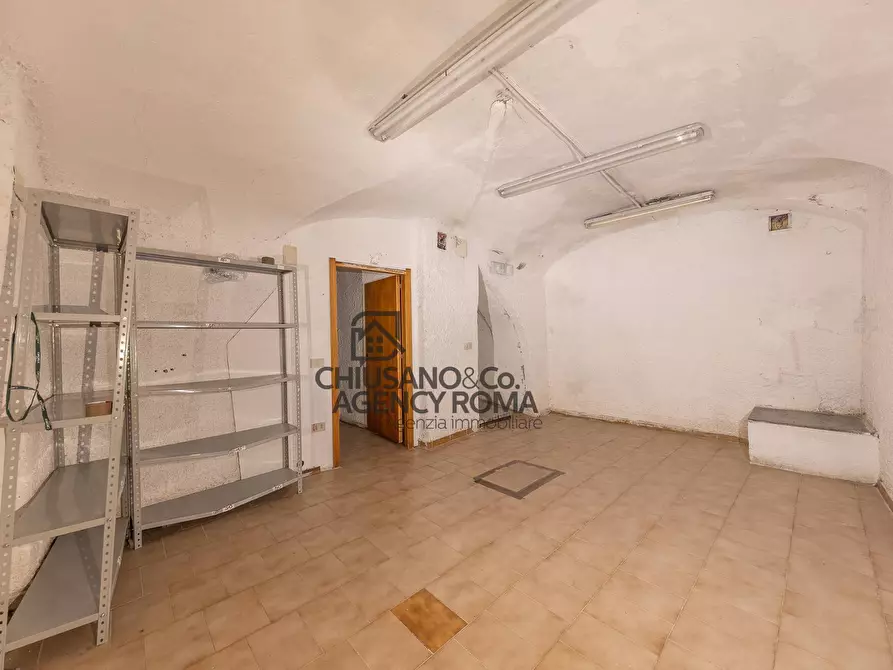 Immagine 22 di Locale commerciale in affitto  in Via Appia Nuova 108/110/112 a Roma