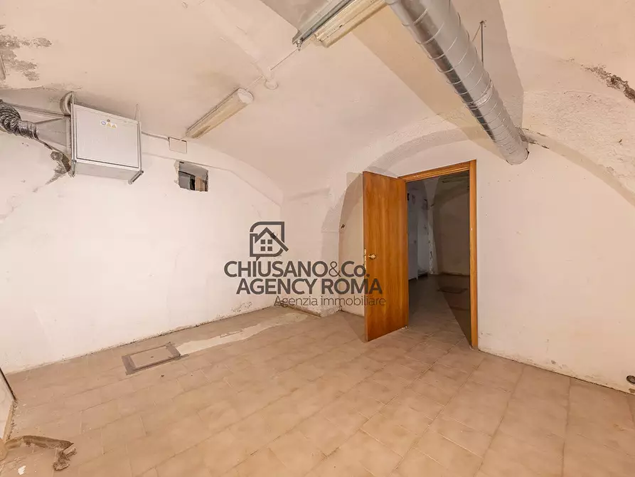 Immagine 23 di Locale commerciale in affitto  in Via Appia Nuova 108/110/112 a Roma