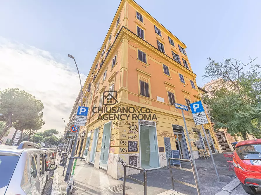 Immagine 30 di Locale commerciale in affitto  in Via Appia Nuova 108/110/112 a Roma